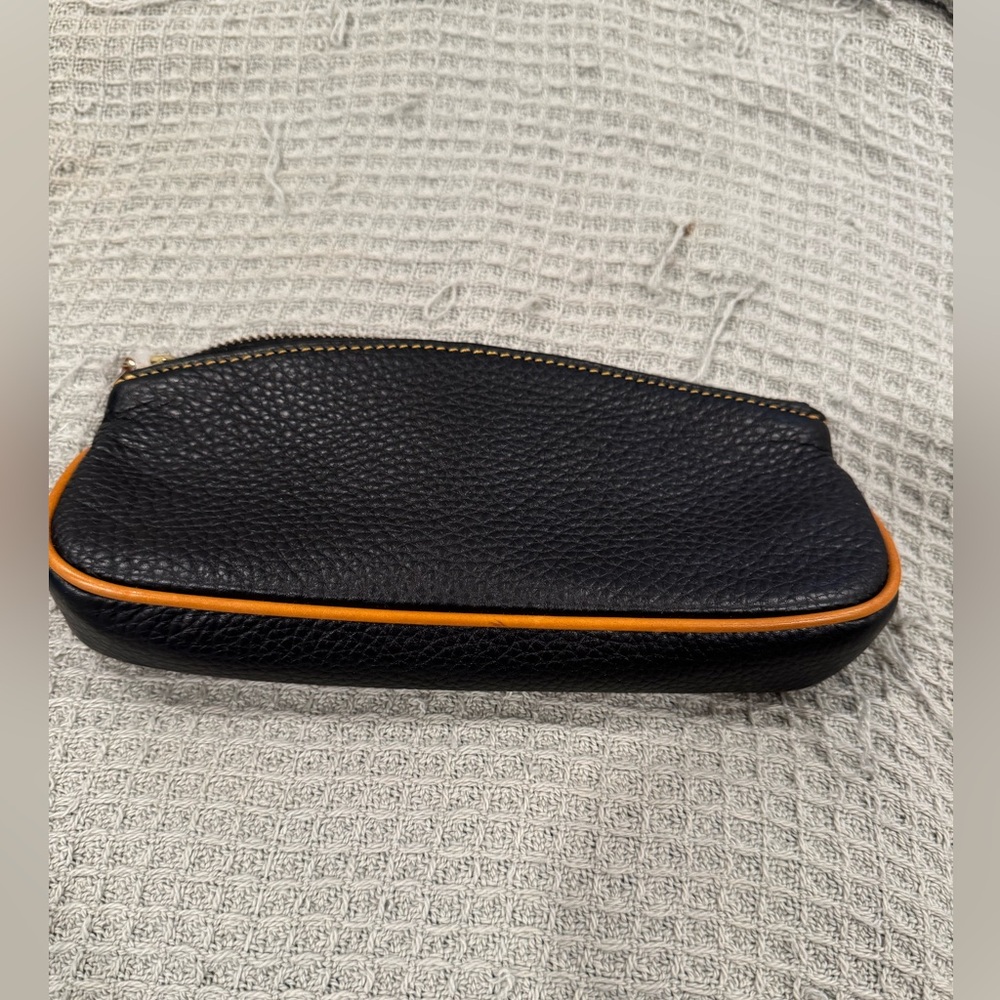 Dooney&Burke Small black leather wristlet with a Tan trim - Picture 3 of 5